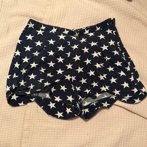 Dolce Vita Star Scalloped Shorts